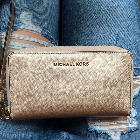 Michael Kors Handbags - Michael Kors clutch wristlet  in pale gold